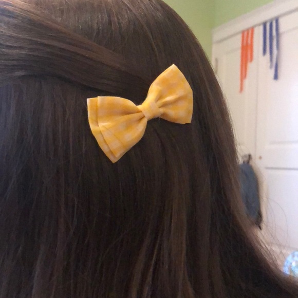 Adorable Yellow Bow Hair Clip Barrette - Picture 2 of 2